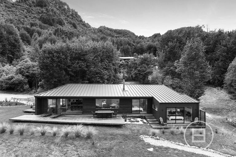 Photo of property in 18 Lookout Drive, Mount Creighton, Queenstown, 9371