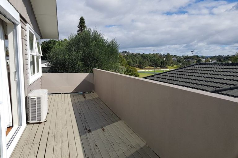 Photo of property in 1/45 Velma Road, Hillcrest, Auckland, 0627