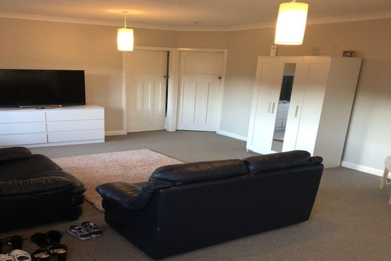 Photo of property in 33 Creswick Terrace, Northland, Wellington, 6012