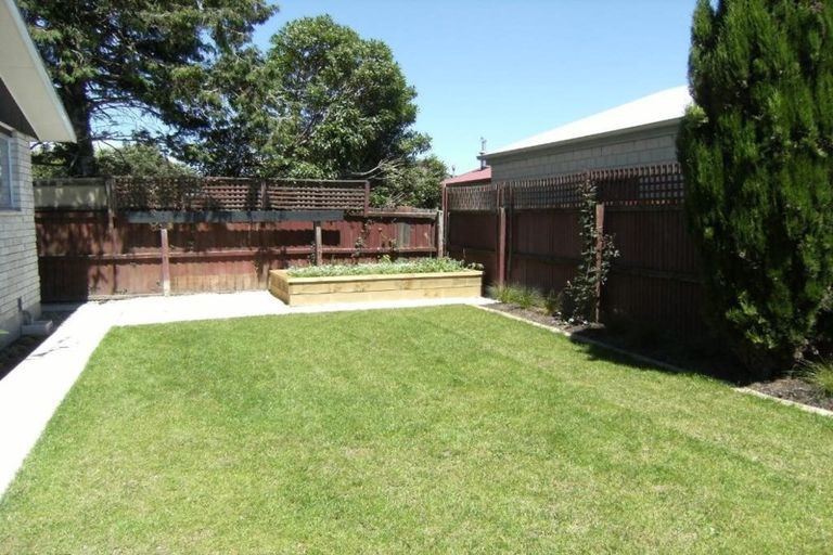Photo of property in 2/417a Bower Avenue, Parklands, Christchurch, 8083