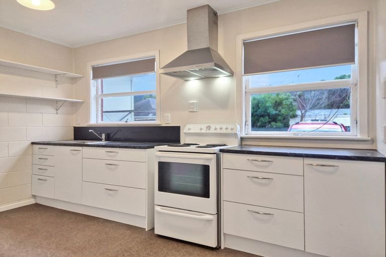 Photo of property in Shakespeare Flats, 8/48 Merton Street, Trentham, Upper Hutt, 5018