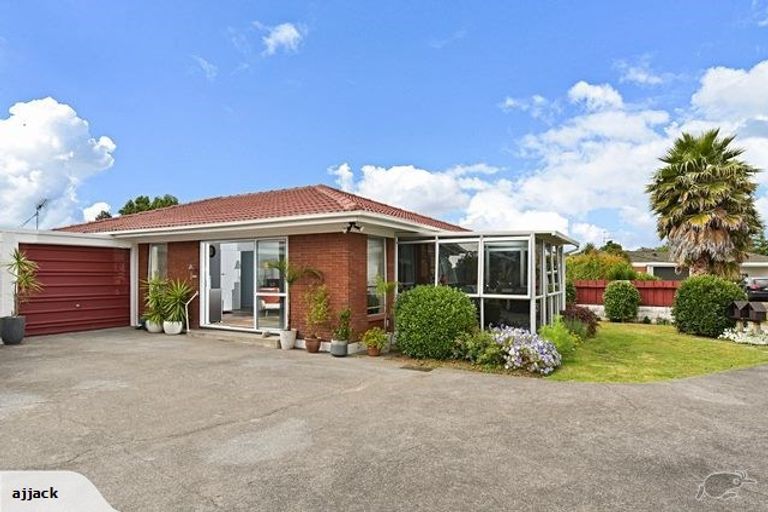 Photo of property in 11b Tatua Place, Conifer Grove, Takanini, 2112