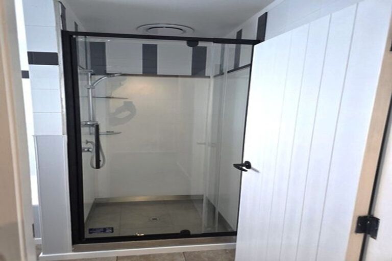 Photo of property in 68 Welcome Bay Road, Welcome Bay, Tauranga, 3112