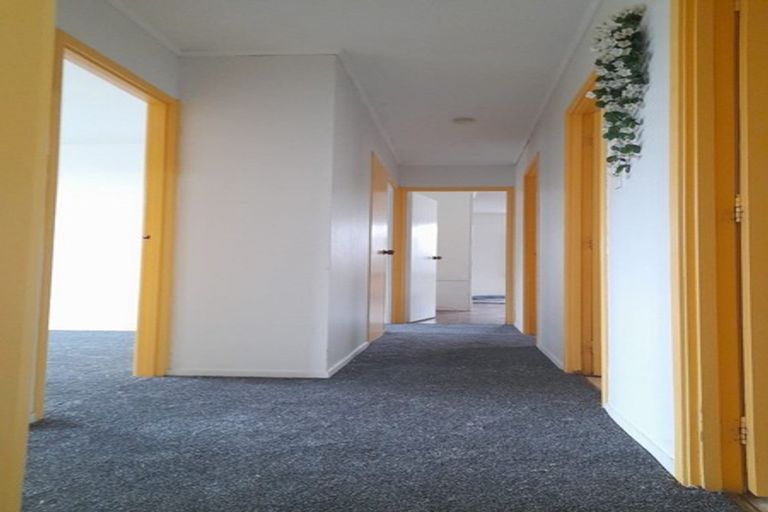 Photo of property in 3/3 Etherton Drive, Weymouth, Auckland, 2103