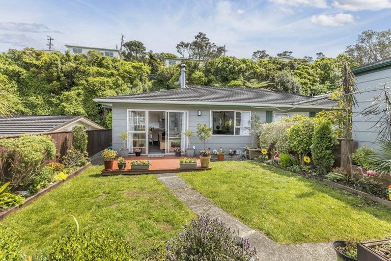 Photo of property in 1/40 Salford Street, Newlands, Wellington, 6037