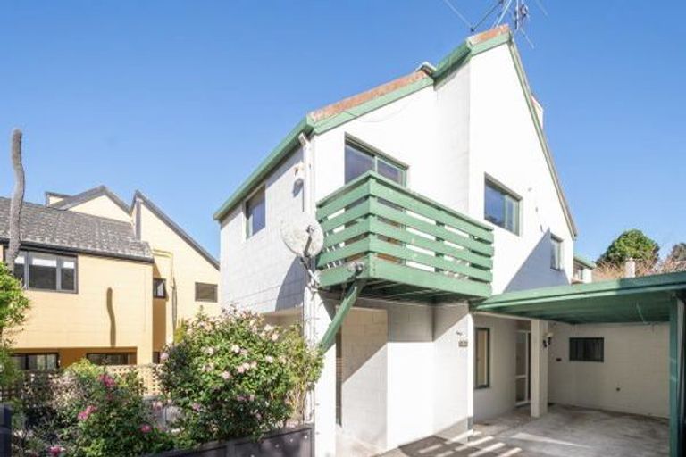 Photo of property in 1 Kim Street, Khandallah, Wellington, 6035