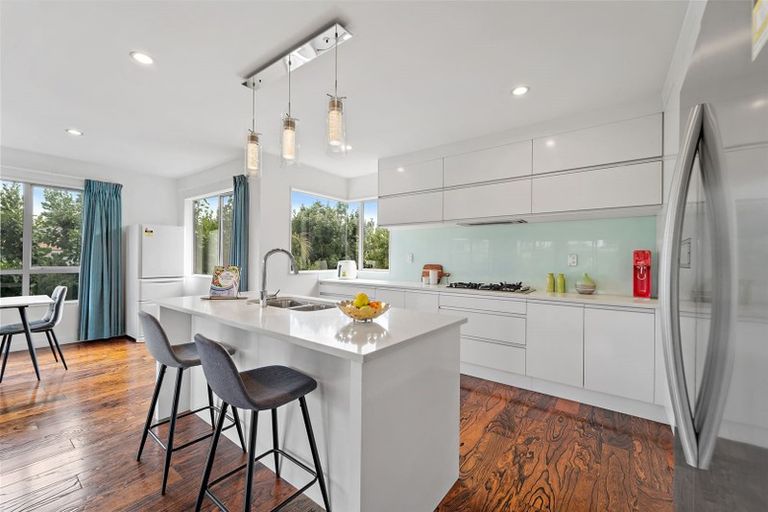 Photo of property in 25 Ballyboe Place, Pinehill, Auckland, 0632