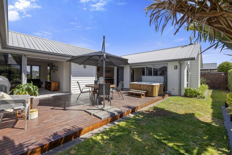 Photo of property in 8 Wentworth Lane, Waiwhakaiho, New Plymouth, 4312