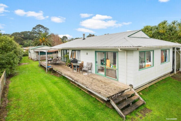 Photo of property in 10 Mackinnon Road, Manukau Heads, Waiuku, 2684