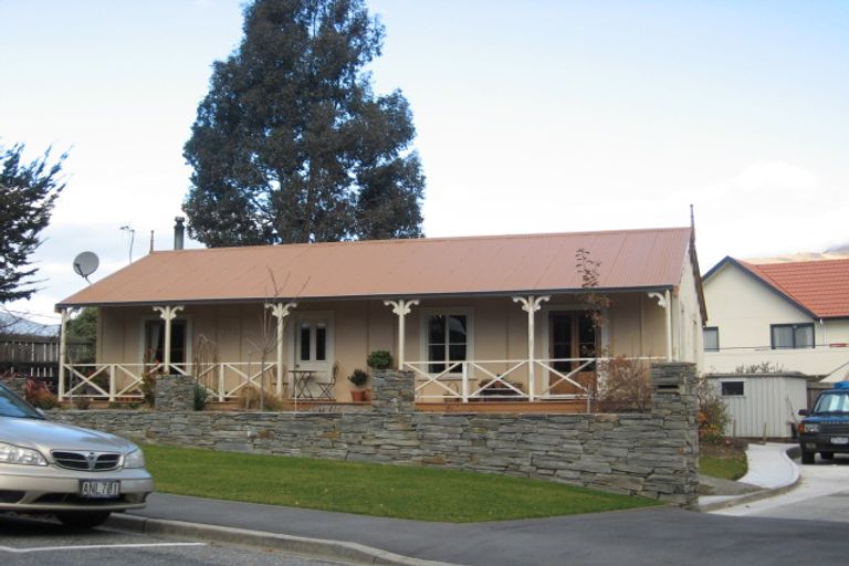 Photo of property in 10 Hamilton Road, Queenstown, 9300