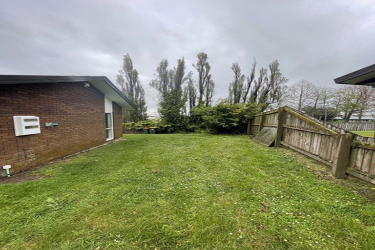 Photo of property in 5 Mira Place, Windsor Park, Auckland, 0632