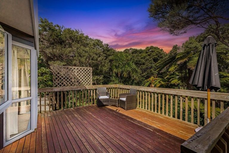 Photo of property in 2/30 Lagoon Way, West Harbour, Auckland, 0618