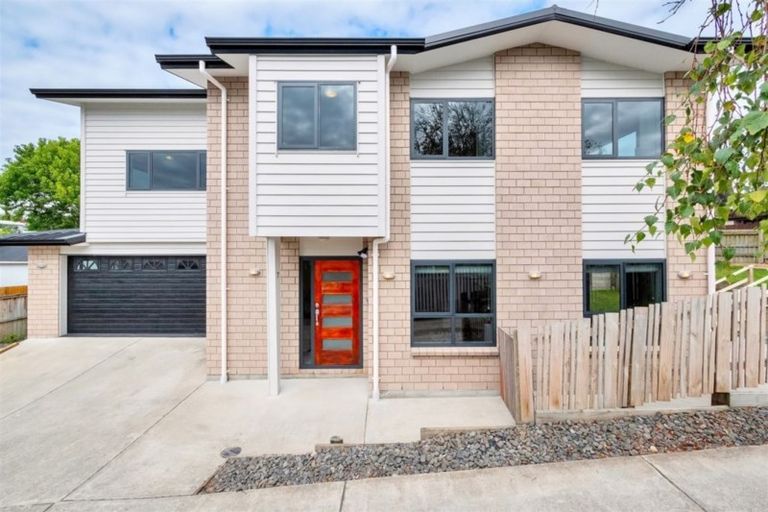 Photo of property in 7 Roberts Road, Te Atatu South, Auckland, 0610