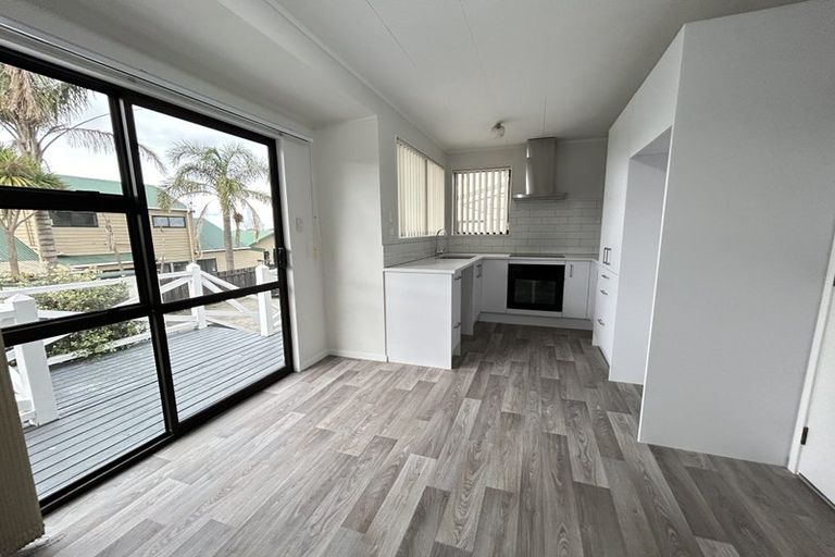 Photo of property in 14 Chablis Place, Henderson, Auckland, 0612