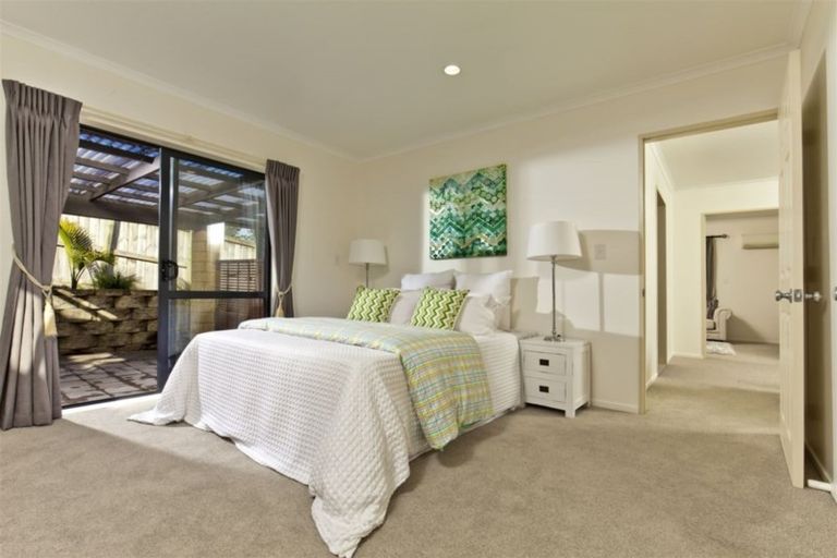 Photo of property in 56 View Ridge Drive, Ranui, Auckland, 0612