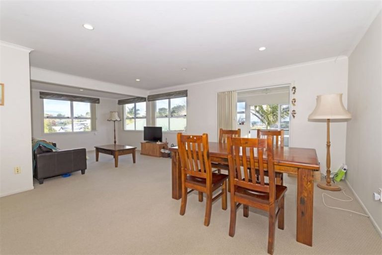 Photo of property in 306 Sunset Road, Windsor Park, Auckland, 0632