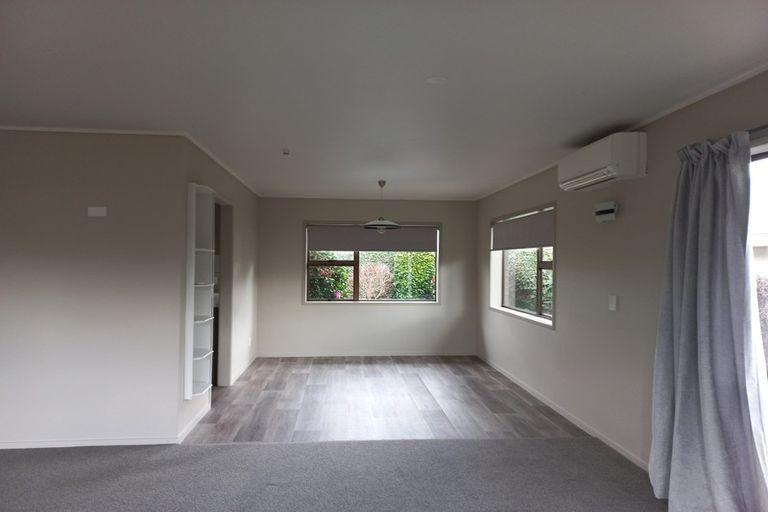 Photo of property in 2/7 Kathleen Place, Rainbow Point, Taupo, 3330