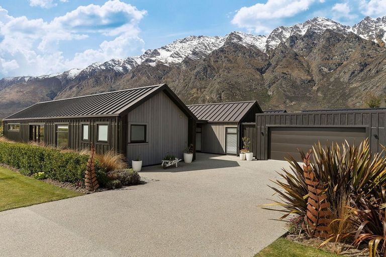 Photo of property in 2 Caithness Court, Jacks Point, Queenstown, 9371