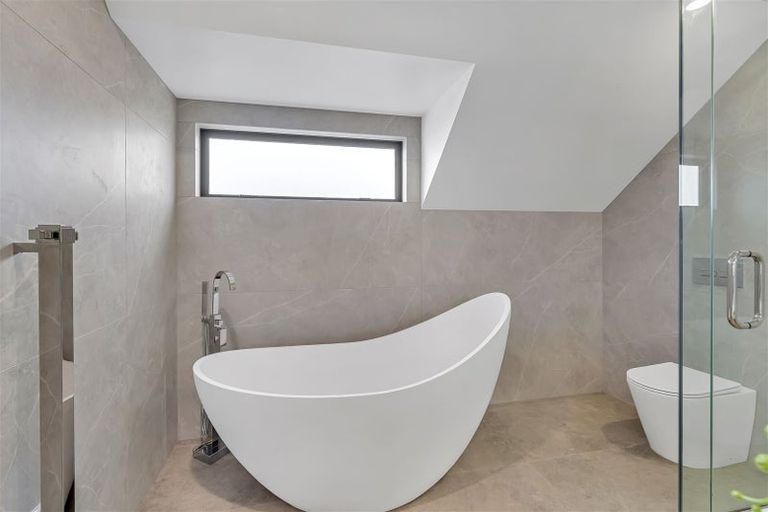 Photo of property in 2/15 Wai-iti Terrace, Burnside, Christchurch, 8053