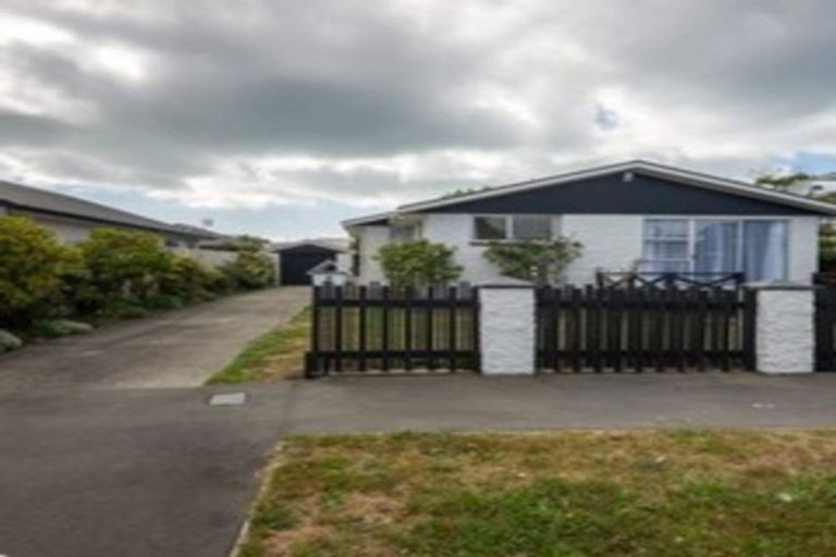 Photo of property in 4 Lamorna Road, Parklands, Christchurch, 8083