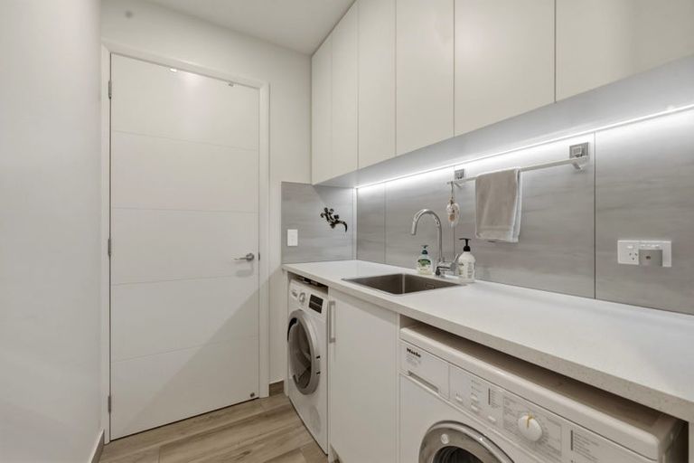 Photo of property in 15 Odlin Lane, Red Beach, 0932