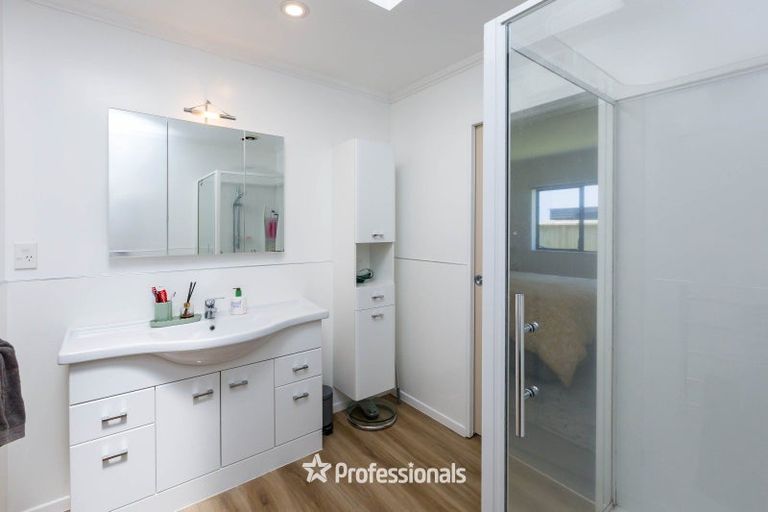 Photo of property in 2 Bathurst Street, Heretaunga, Upper Hutt, 5018