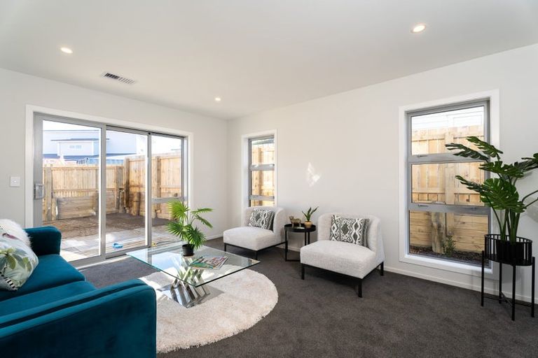 Photo of property in 9 Pine Hill Rise, Glenside, Wellington, 6037