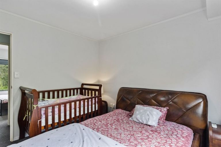 Photo of property in 11 Lanier Place, Glendene, Auckland, 0602