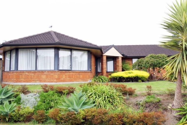Photo of property in 1 Berkshire Terrace, Massey, Auckland, 0614
