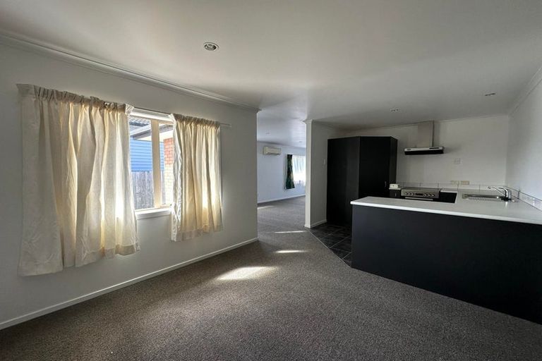 Photo of property in 35 King Charles Drive, Kingsley Heights, Upper Hutt, 5018