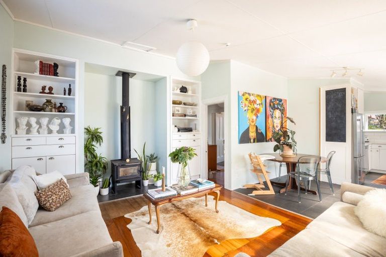 Photo of property in 17 Kowhai Street, Strandon, New Plymouth, 4312