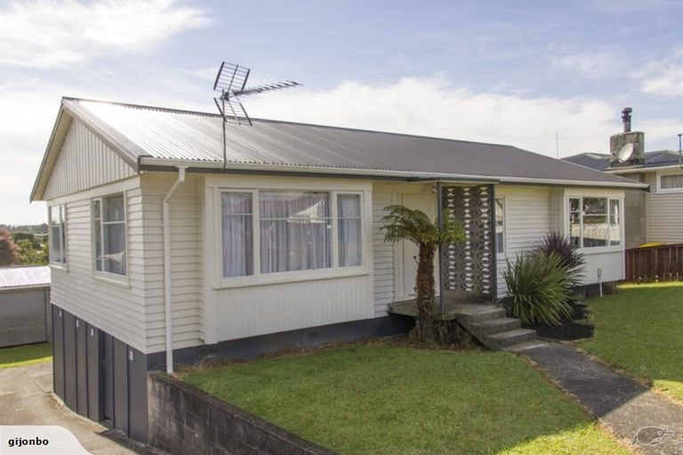 Photo of property in 82 Harrington Road, Henderson, Auckland, 0610
