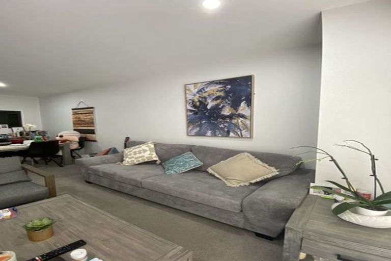 Photo of property in 1/15 Clearwater Cove, West Harbour, Auckland, 0618