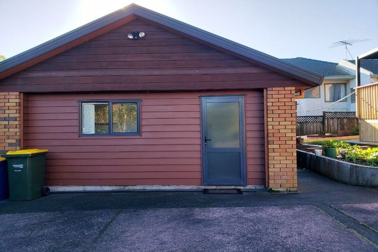 Photo of property in 64 Sunset Road, Unsworth Heights, Auckland, 0632