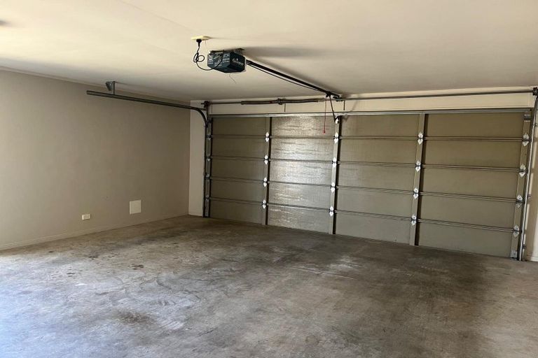 Photo of property in 18 Bellshill Close, Wattle Downs, Auckland, 2103