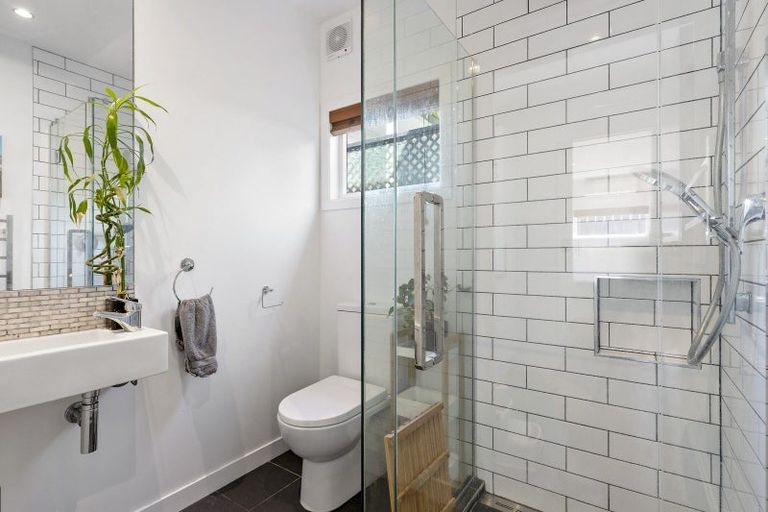 Photo of property in 25 Marine Parade, Eastbourne, Lower Hutt, 5013