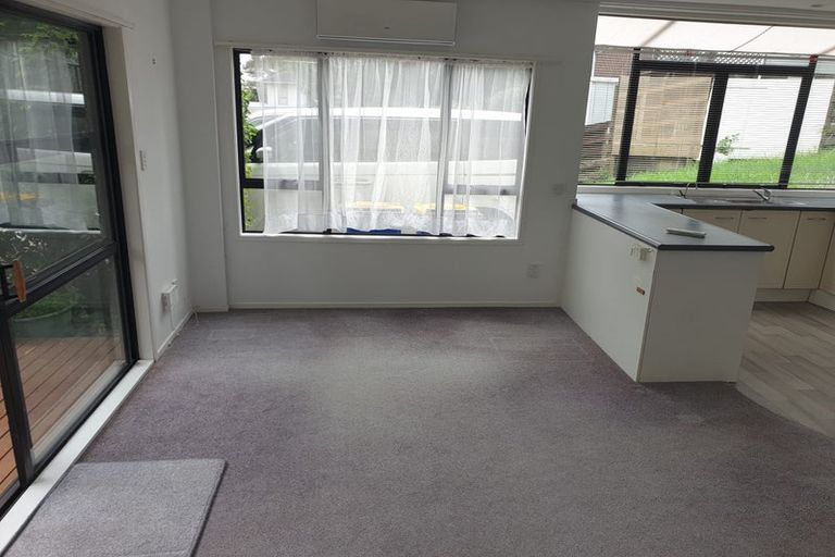 Photo of property in 50 Valley View Road, Glenfield, Auckland, 0629