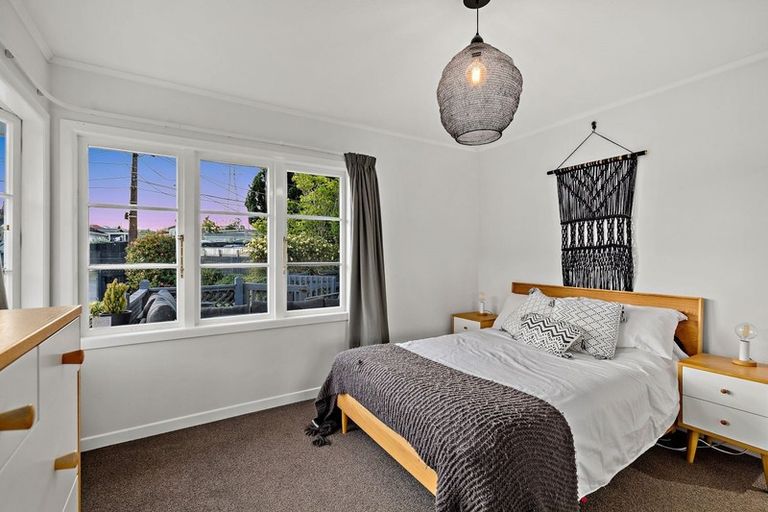 Photo of property in 9 Devon Street, Te Atatu South, Auckland, 0610
