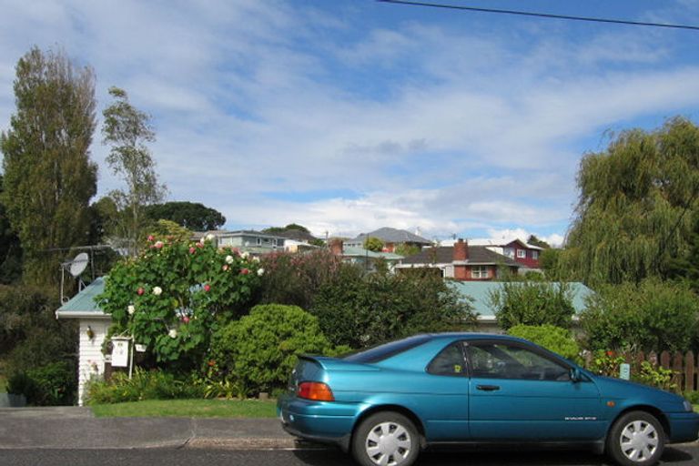 Photo of property in 18 Cassino Street, Bayswater, Auckland, 0622