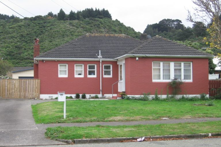 Photo of property in 35 Compton Crescent, Taita, Lower Hutt, 5011