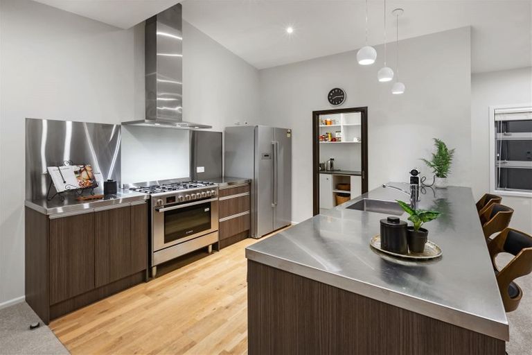 Photo of property in 20 Madeira Close, Whitby, Porirua, 5024