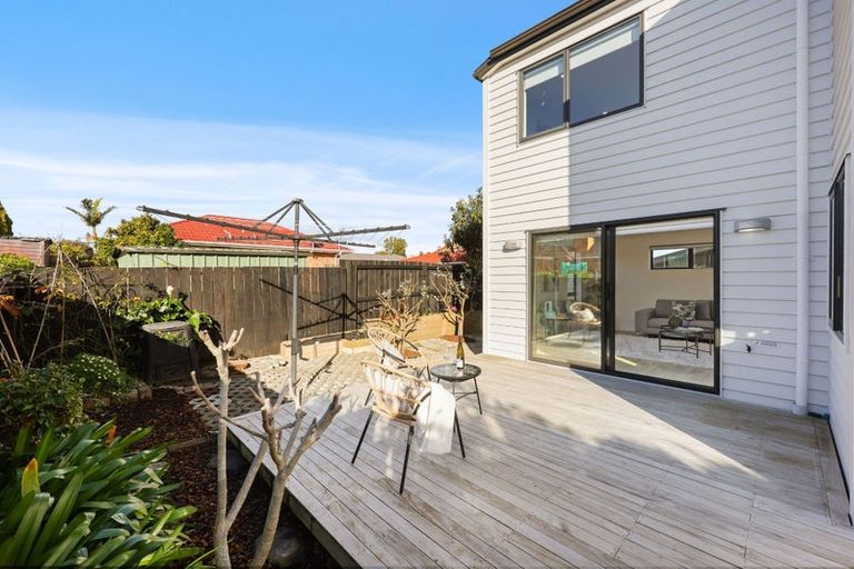 Photo of property in 33a Jillteresa Crescent, Half Moon Bay, Auckland, 2012