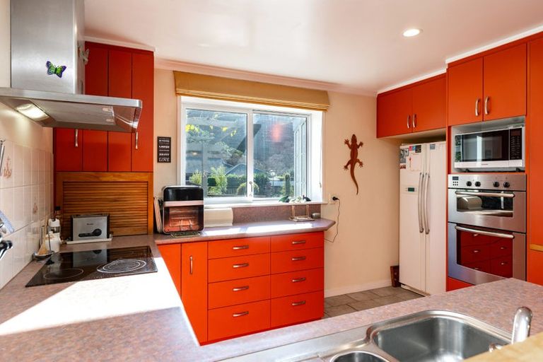 Photo of property in 16 Huia Street, Waikawa, Picton, 7220