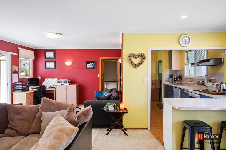 Photo of property in 2 Hillview Road, Waihi Beach, 3611