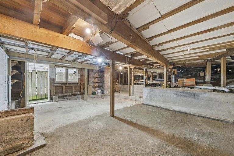 Photo of property in 21 Burrows Avenue, Karori, Wellington, 6012