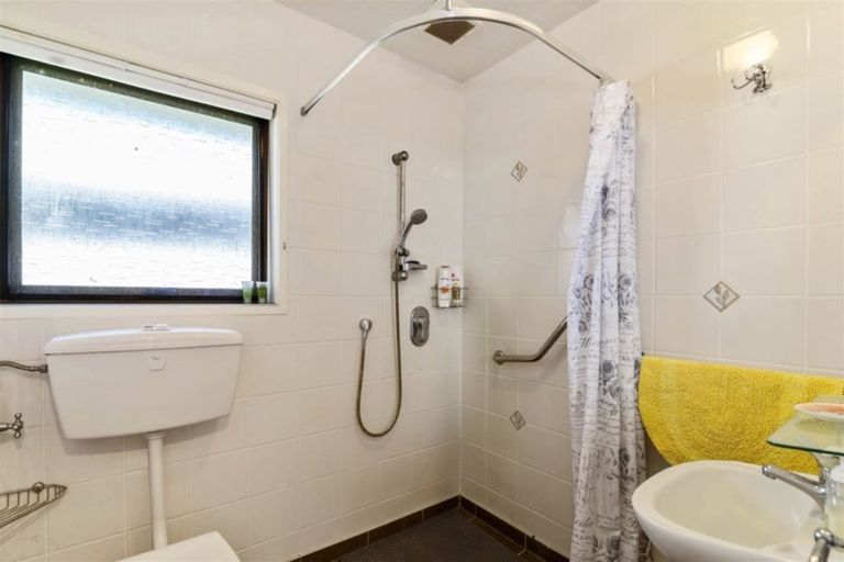 Photo of property in 21 Grand Vue Road, Kawaha Point, Rotorua, 3010