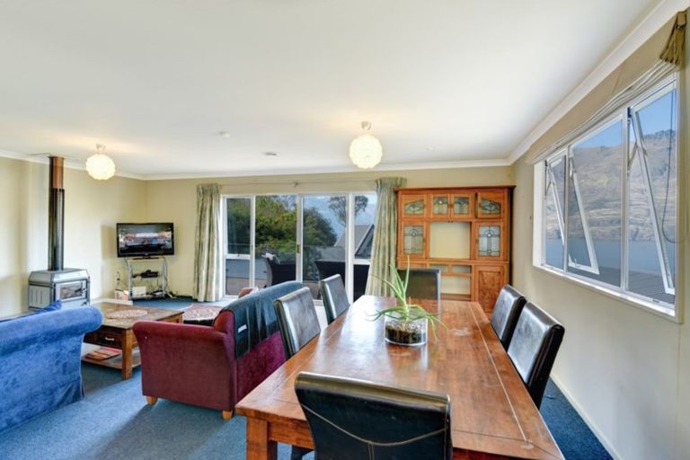 Photo of property in 2 Evergreen Place, Sunshine Bay, Queenstown, 9300