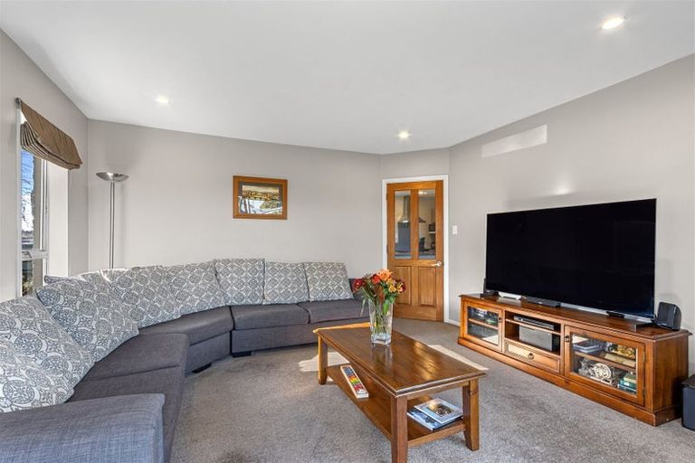 Photo of property in 1 Tracy Place, Redwood, Christchurch, 8051