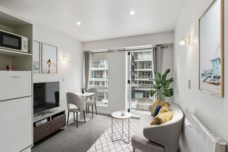 Photo of property in Terrace Heights Apartments, 3b/163 The Terrace, Wellington Central, Wellington, 6011