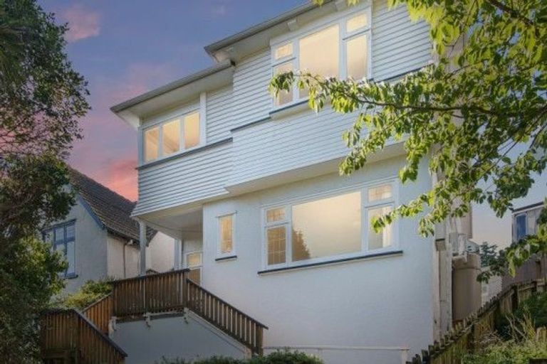 Photo of property in 16a Carlton Gore Road, Roseneath, Wellington, 6011